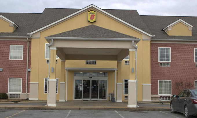 Rainsville Hotel | Pet-Friendly Retreat at Super 8 by Wyndham Rainsville