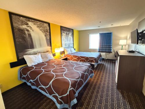 Reedsburg Hotel | Discover Comfort at Super 8 by Wyndham Reedsburg