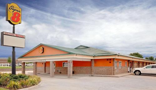 Siloam Springs Hotel | Budget-Friendly Stay at Super 8 by Wyndham Siloam Springs