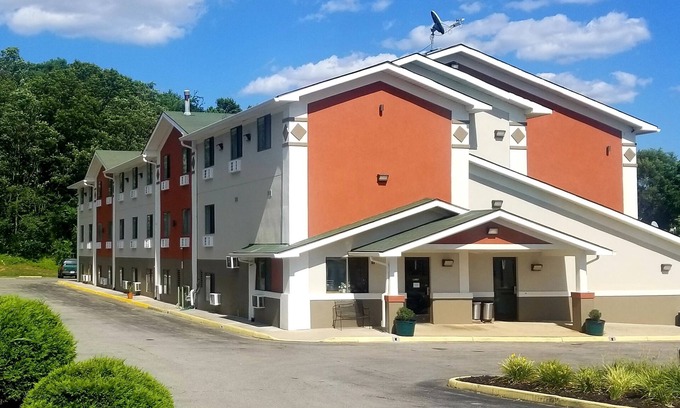 Salem Hotel | Budget-Friendly Comfort at Super 8 by Wyndham Salem VA