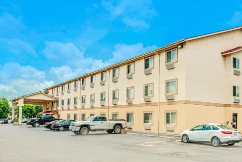 Wetmore Hotel | Convenient Stay at Super 8 by Wyndham San Antonio/Fiesta