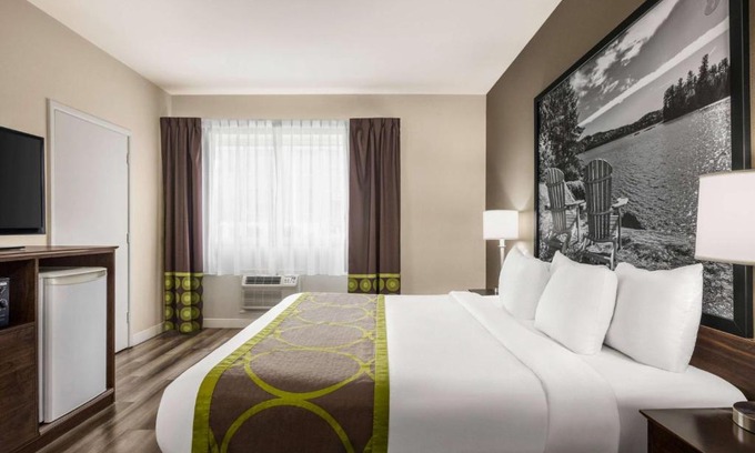 Sarnia Hotel | Comfortable Stay at Super 8 by Wyndham Sarnia ON