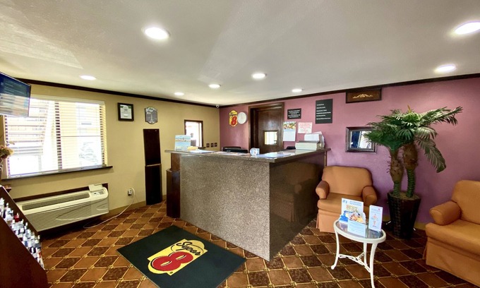 Shawnee Hotel | Comfortable Stay at Super 8 by Wyndham Shawnee with Breakfast