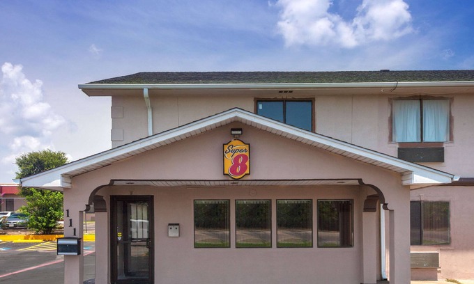 Sherman Hotel | Comfortable Stay at Super 8 by Wyndham Sherman Hotel