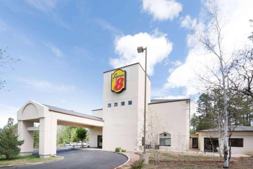Show Low Hotel | Pet-Friendly Comfort at Super 8 by Wyndham Show Low