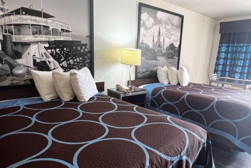 Slidell Hotel | Convenient Super 8 by Wyndham Slidell: Pet-Friendly Stay