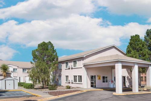 Polvadera Hotel | Budget-Friendly Stay at Super 8 by Wyndham Socorro