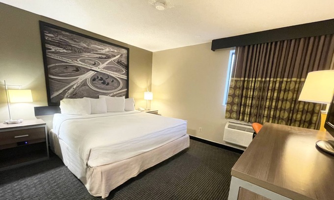 St. Charles Hotel | Budget-Friendly Super 8 by Wyndham St Charles with Pool