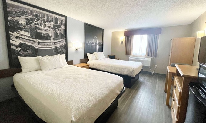 St. Clair Hotel | Budget-Friendly Super 8 by Wyndham St. Clair with Breakfast