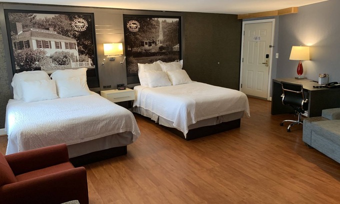 Sturbridge Hotel | Family-Friendly Super 8 by Wyndham Sturbridge with Pool