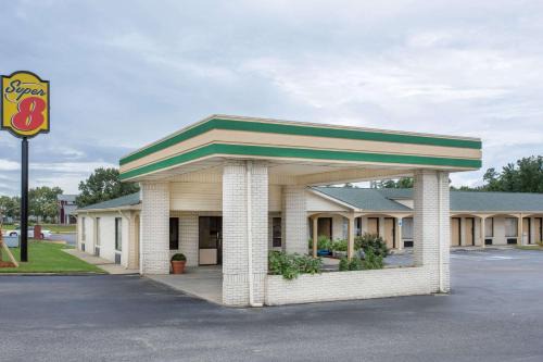Sumter Hotel | Budget-Friendly Stay at Super 8 by Wyndham Sumter