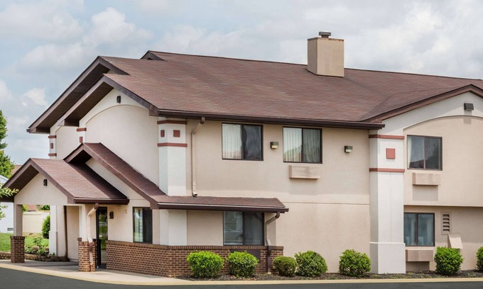 Tappahannock Hotel | Convenient Stay at Super 8 by Wyndham Tappahannock VA