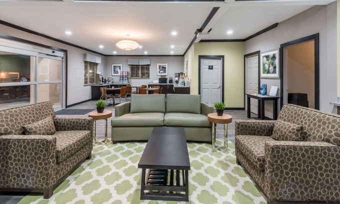 Colorado City Hotel | Inviting Super 8 by Wyndham Colorado City with Family Amenities