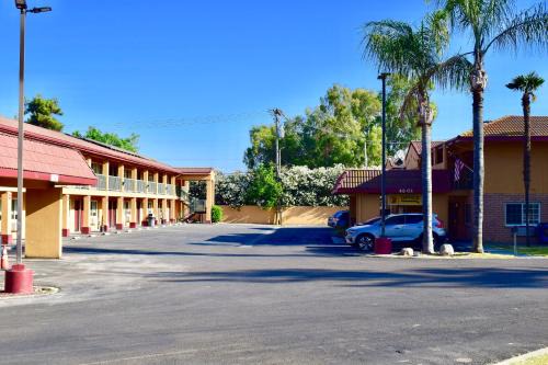 Visalia Hotel | Pet-Friendly Retreat at Super 8 by Wyndham Visalia
