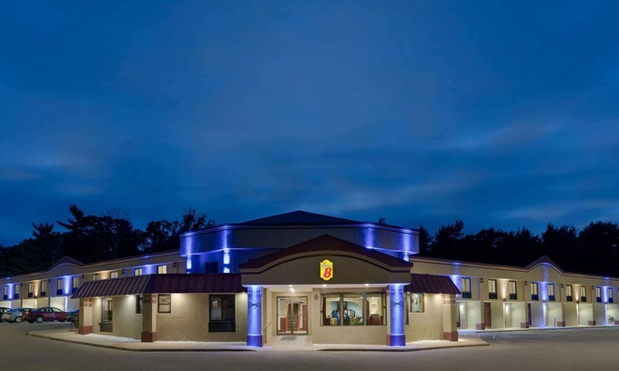 West Greenwich Hotel | Budget-Friendly Retreat at Super 8 by Wyndham Providence