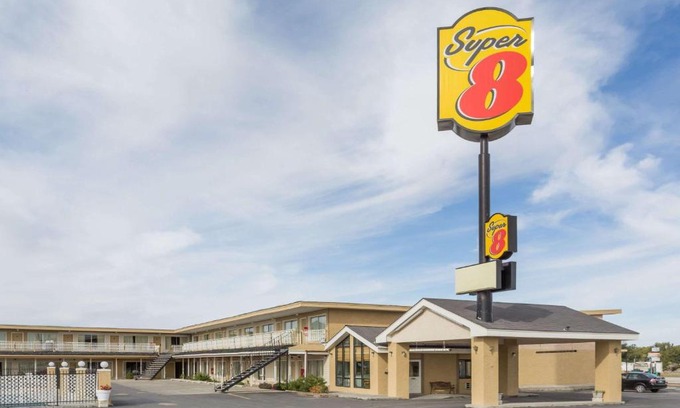 Wells Hotel | Pet-Friendly Stay at Super 8 by Wyndham Wells