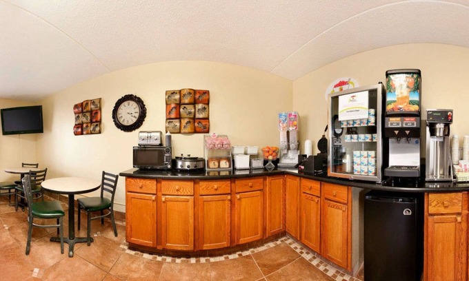 West Fargo Hotel | Eco-Friendly Stay at Super 8 by Wyndham West Fargo