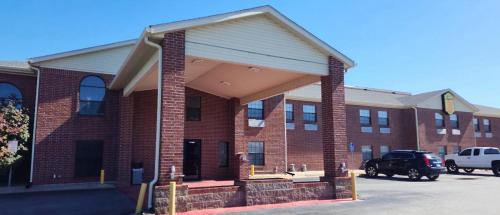 White Hall Hotel | Accessible Family Stay at Super 8 by Wyndham White Hall
