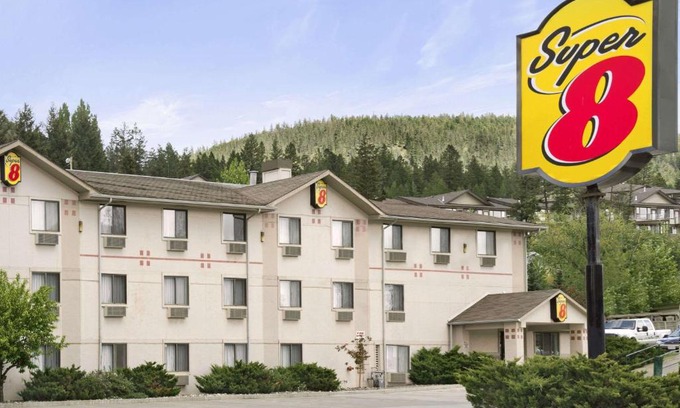Williams Lake Hotel | Budget-Friendly Stay at Super 8 by Wyndham Williams Lake