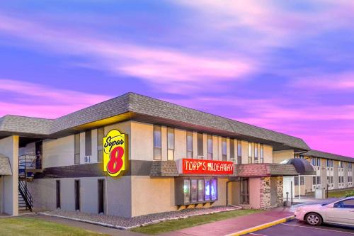 Windsor Hotel | Comfortable Stay at Super 8 by Wyndham Windsor/Madison North