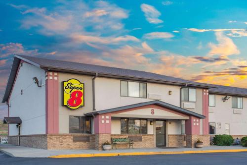 Winnemucca Hotel | Cozy Stay at Super 8 by Wyndham in Winnemucca, NV