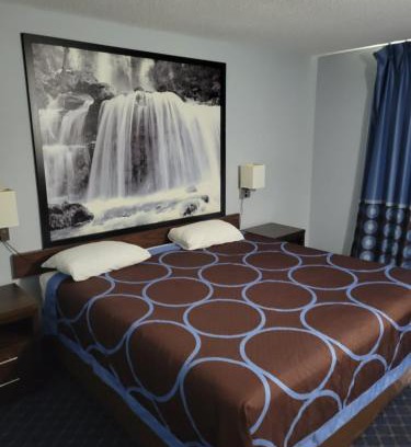 Red Deer Hotel | Pet-Friendly Super 8 North Red Deer with Pool & Hot Tub