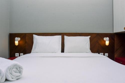 Bendungan Hilir Apartment | Stylish 2BR Apartment at Sudirman Suites with Pool