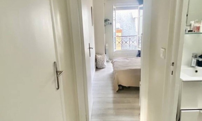 16th Arrondissement Apartment | Elegant Apartment Near Tour Eiffel & Trocadéro with Kitchen