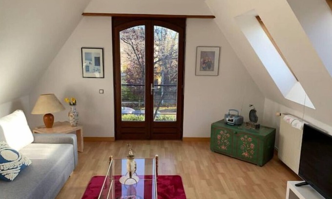 Barr Apartment | Modern Apartment with Balcony and Spa Amenities Await