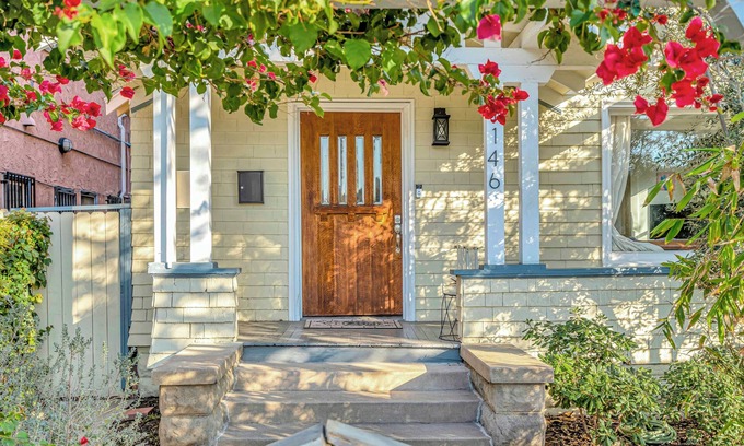 Willmore House | Immaculate Private House with Huge Yard Near Beach & Dining