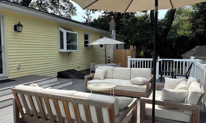 Narragansett House | Immaculate 4-Bedroom House with Ocean View in Narragansett