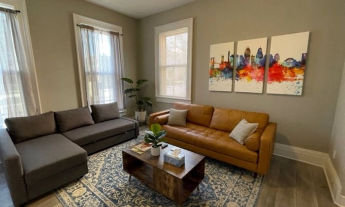 Covington House | Ideal Stay Near Madison for Wedding Guests with Free Parking