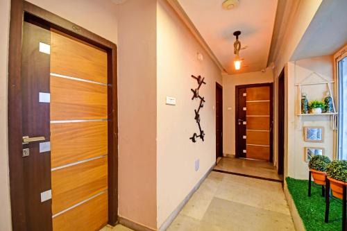 Tollygunge Hotel | Budget-Friendly Avenue Regency Steps from Kalighat Temple