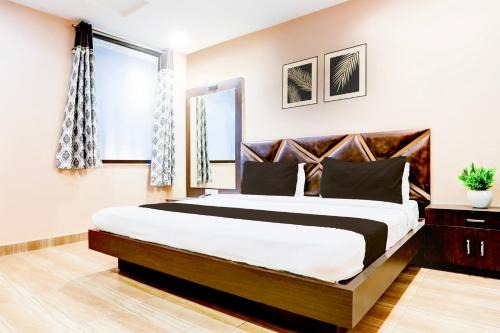 Gwalior Hotel | Super Collection O Kampoo Tiraha Road formerly Siddhi Vinayak
