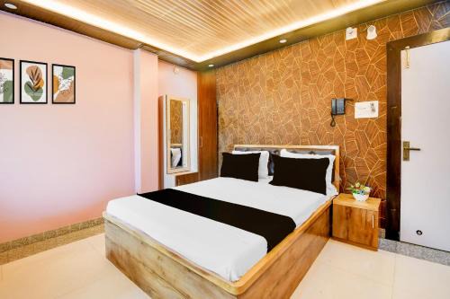 Rampur Hat Hotel | Super Collection O Tarapith Railway Junction Formerly Newtown Park
