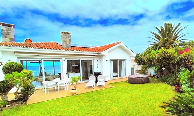 Los Realejos Villa | Inviting Nature Villa with Ocean View, Hot Tub & Sauna