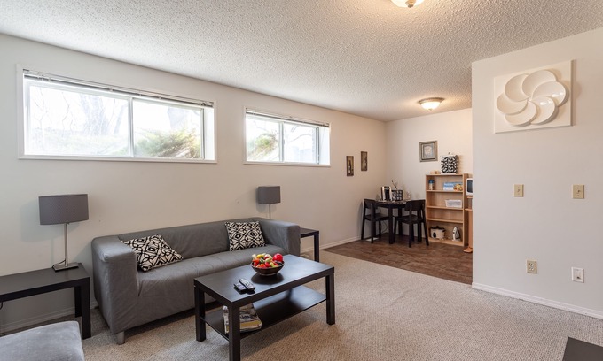 Crescent Heights House | Convenient Suite with Kitchen & Breakfast Near Downtown