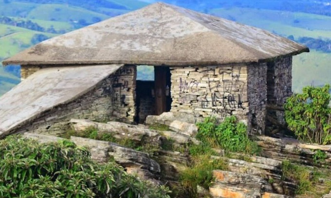 Sao Thome das Letras Ski Chalet | Cozy City Center Kitnet with Garage and Barbecue Area