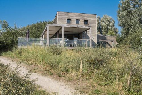 Ouddorp Villa | Family-Friendly Villa Deluxe for 6 - Villa 27 Awaits