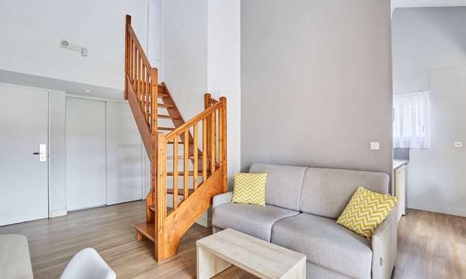 Aix-en-Provence Condo | Ideal Getaway: Air-Conditioned Apartment with Free Wi-Fi