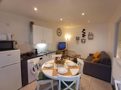 Paray-Vieille-Poste Apartment | Convenient F2 Near Orly Airport - Pet Friendly & Accessible