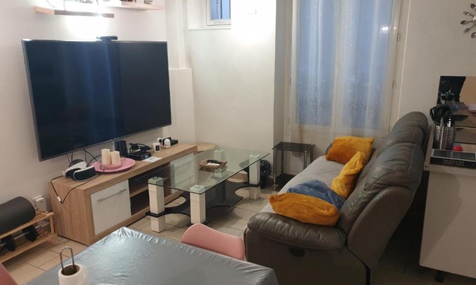 Thorigny-sur-Marne Apartment | Comfortable F3 Near Disneyland and Paris with Breakfast