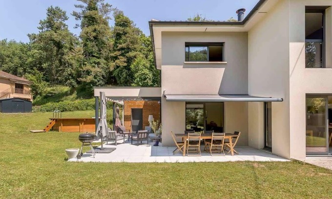 Saint-Didier-au-Mont-d'Or House | Superb villa with swimming pool for 8 people
