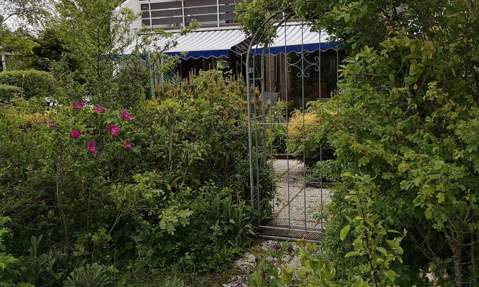 Brouwershaven House | Charming Garden Retreat with Bikes and Scenic Views
