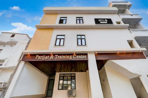 Indira Nagar Hotel | Budget-Friendly Stay at OYO Hotel Parijat for Families