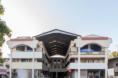 Dewas Hotel | Guest Rated: 9.2 at Hotel Santushti with Family-Friendly Amenities
