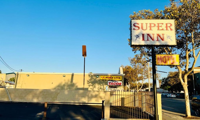 Pomona Hotel | Pet-Friendly Retreat at Super Inn Motel, Downtown Pomona