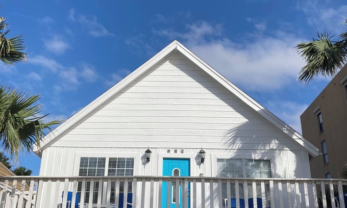 South Padre Island House | Prime Beachside Location with Ocean View and Breakfast