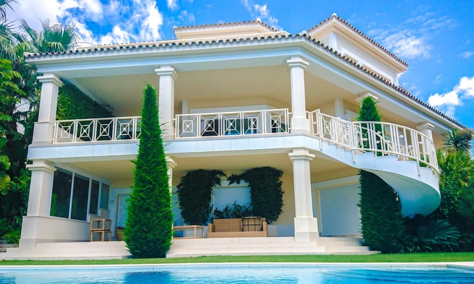 Marbella Villa | Super Luxury 5 bedroom Versace villa overlooking the coast