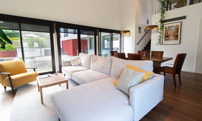 Sils Villa | Modern Marvels Await You at Costa Brava Hotel!